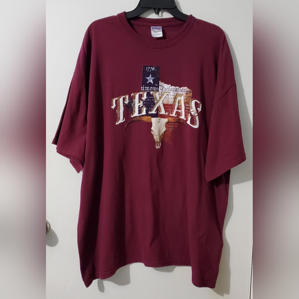 Men's Dark Red T-shirt Featuring TEXAS logo design. Very Good condition